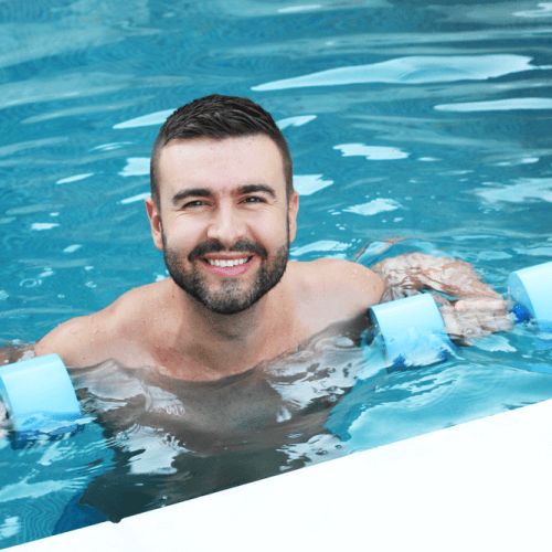 Aerobics acuáticos para hombres y mujeres de todas las edades de Pedregal